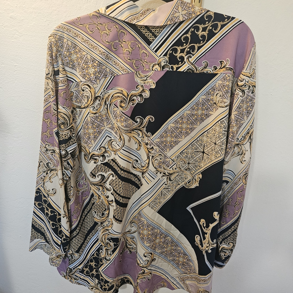 Chic Women's Patterned Blouse - image 2